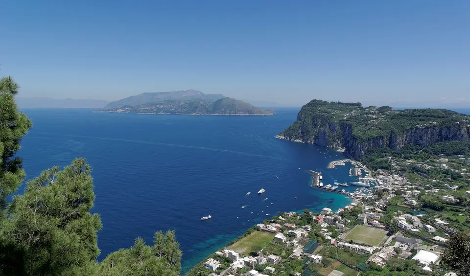 Marina Grande e il golfo visti da Anacapri.