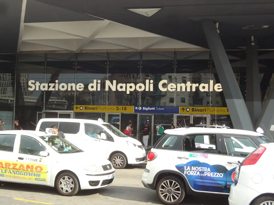 La Stazione Centrale di Napoli in piazza Garibaldi.